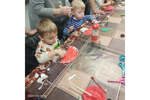Bawmy się razem -zabawy sensoryczne dla rodziców z dziećmi w wieku 3-5