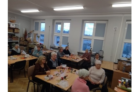 WARSZTATY FLORYSTYCZNE DLA SENIORÓW - STROIKI ŚWIĄTECZNE