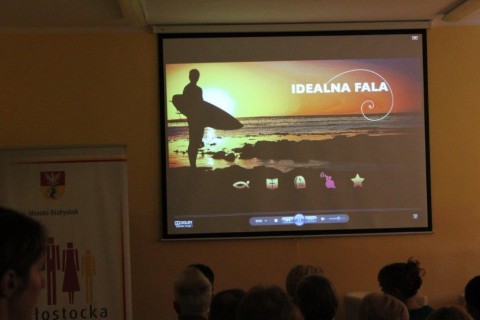 Projekcja filmu „Idealna Fala”