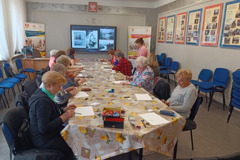 Warsztaty rysowania węglem dla seniorów