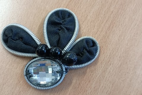 Warsztaty kreatywne dla seniorów - Biżuteria z zamków