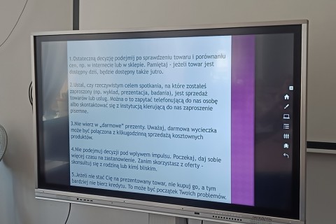 „Sprzedać za wszelką cenę” spotkanie z cyklu „Bezpieczny senior”