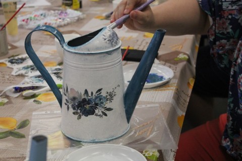 Warsztaty decoupage dla dorosłych „Romantyczna konewka”