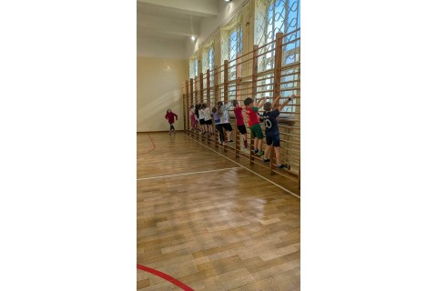 ZAJĘCIA SPORTOWE DLA DZIECI KLAS I - IV